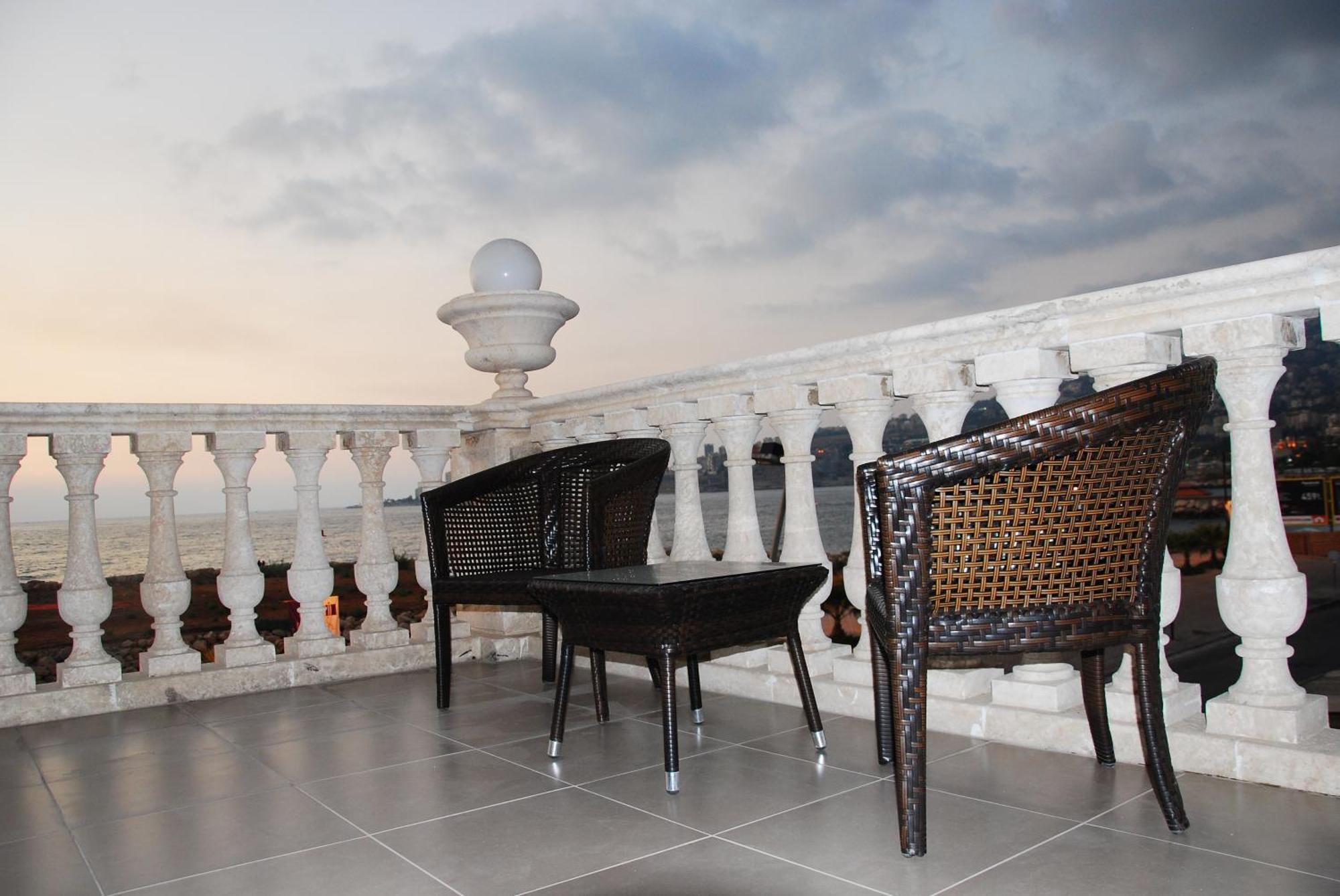 Portaluna Hotel & Resort Джуния Экстерьер фото